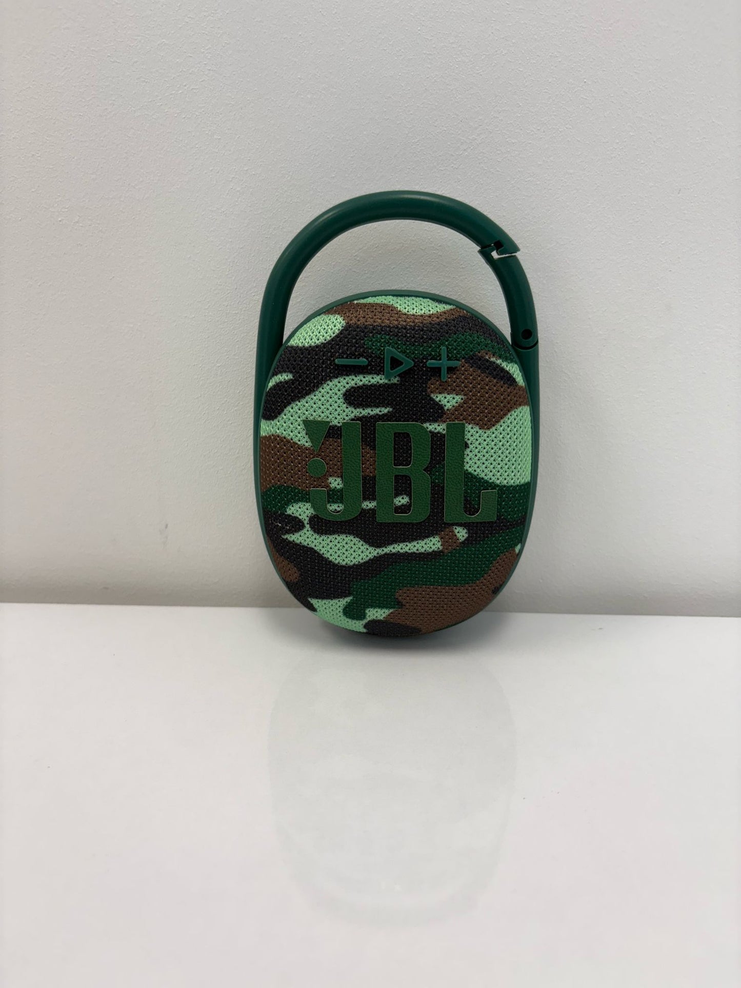 Clip 4 JBL Speaker
